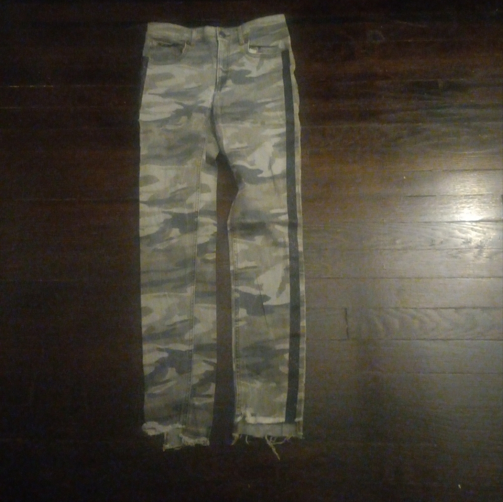 Express Woman Jeans Stretch Ankle Legging High Rise Size 2 Camo Green Black Cozy